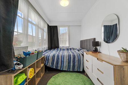 Renovated 3-Bedroom Home - Move-In Ready - Photo 3