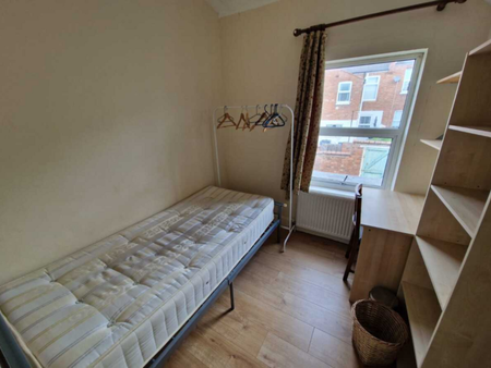 4 Bed Student Accommodation - Photo 2