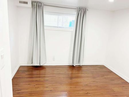 For Lease - 115 Mintwood Drive, Toronto, Ontario - Photo 2