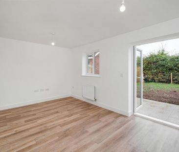 4 bedroom semi-detached house to rent - Photo 2