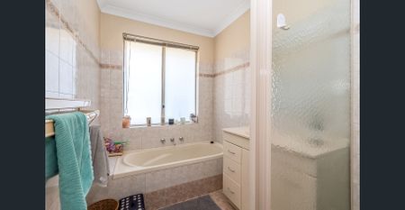 BIG FAMILY LIVING IN A PRIME SPEARWOOD LOCATION - Photo 5