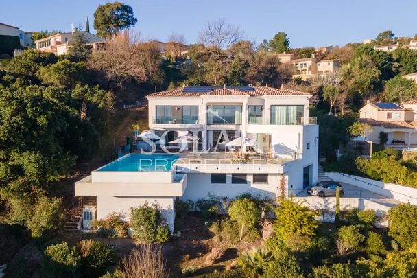 Villa contemporaine avec piscine aux Adrets-de-l'Estérel, proche de Mandelieu et Cannes - 10 personnes - Photo 1