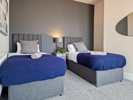 4 bedroom terraced house to rent - Photo 5