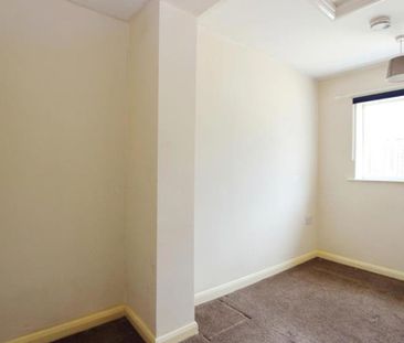 A lovely two bedroom garden flat. 6 months only! - Photo 6