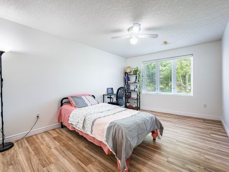 For Lease - 678 Salzburg Drive, Waterloo, Ontario - Photo 4