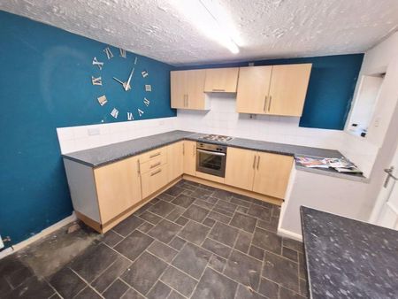 2 bedroom terraced house to rent - Photo 3