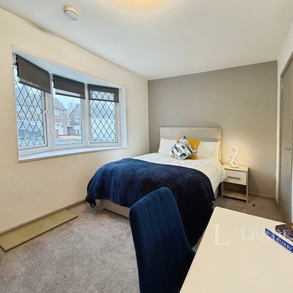 Room in a Shared House, Rookwood View, LS9 - Photo 1