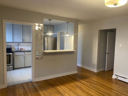 3223 Veith Unit 1 – CHARMING TOP FLOOR 3 BED 1 BATH NORTH END APT AVAILABLE DECEMBER 1ST - Photo 5