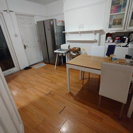 Room in a Shared House, Elmwood Road, CR0 - Photo 3