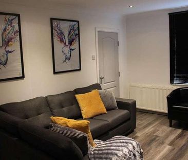 Bedroom Detached House In Winton, BH9 - Photo 2