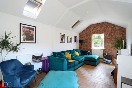 4 bedroom semi-detached house to rent - Photo 2