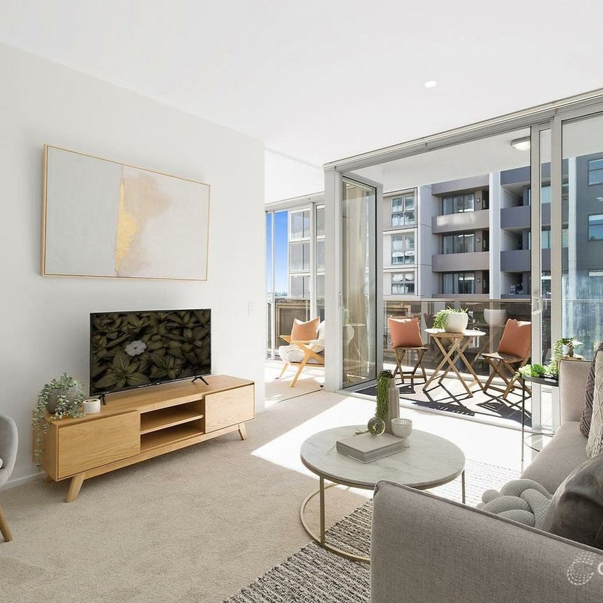 Stylish Executive Apartment in the Heart of St Leonards - Photo 1