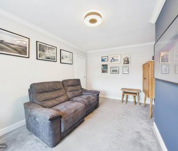 4 bedroom end of terrace house to rent - Photo 1