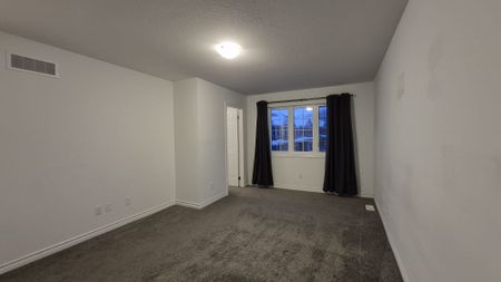 For Lease - 21 Woodedge Circle, Kitchener, Ontario - Photo 2