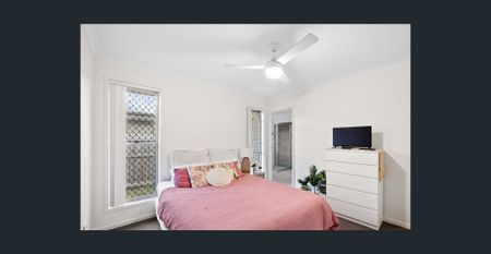 4 BEDROOM FAMILY HOME - Photo 5