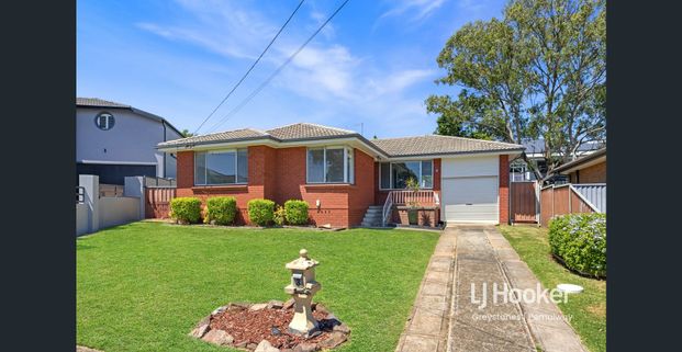Spacious 4-Bedroom Family Home in Quiet Cul-de-Sac - Photo 1