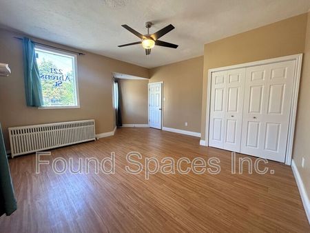 $1,695 / 2 br / 1 ba / 221 Ahrens St W unit 5 - Photo 5