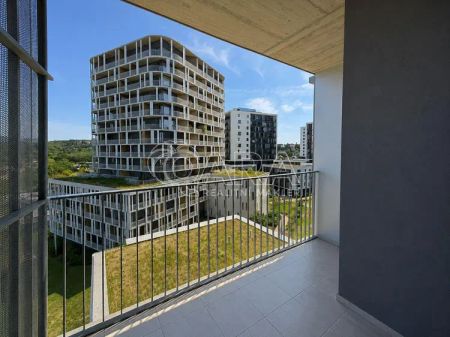 Designový byt 2+kk s prostornou terasou, balkonem, garážovým stáním a sklepem | Rezidence Zahálka - Photo 5