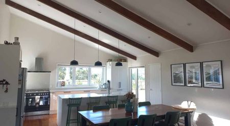 Elevated Country Views ** 3 minutes from Motorway - Photo 4