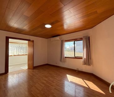 Updated 4 Bedroom Family Home&comma; in a Prime Location&excl; - Photo 1