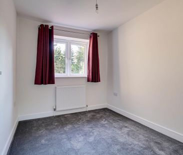 4 bedroom semi-detached house to rent - Photo 5