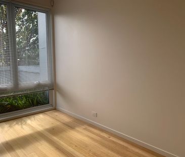 TWO BEDROOM TOWNHOUSE IN PERFECT LOCATION - Photo 2