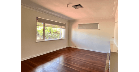 Spacious 3-Bedroom Home - Freshly Painted & Newly Polished Wooden Floorboards - Photo 2