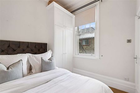 A smart two bedroom flat with high ceilings and wood floors on the Fulham Road. - Photo 4