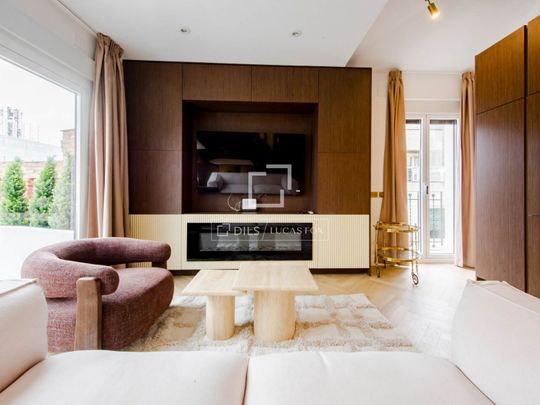 Excellent 2 Bedroom penthouse for rent in Cortes / Huertas, Madrid - Photo 1