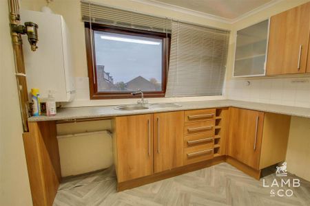 2 bedroom flat to rent - Photo 2