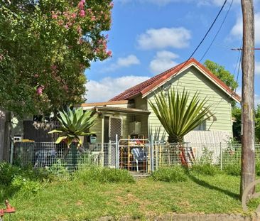 3 Bedroom Family Home, Located in a Prime Location! - Photo 1
