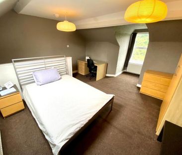 4 bedroom terraced house to rent - Photo 3