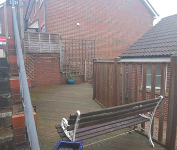 1 bedroom coach house to rent - Photo 3