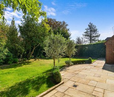 5 bedroom detached house to rent - Photo 2