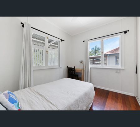 25 Balal Street, Stafford, Qld 4053 - Photo 2