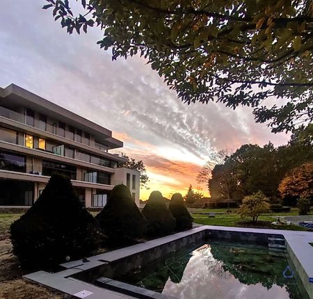 Energiezuinige nieuwbouwappartement met garagebox en gemeenschappelijk zwembad - Photo 2