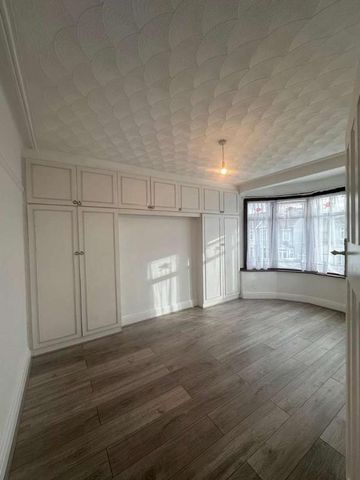 Ashburton Avenue Ilford, IG3 - Photo 2