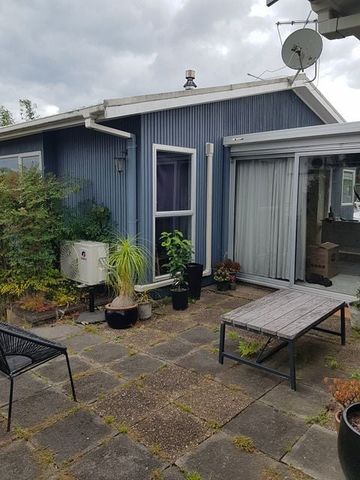 Light-filled tidy 3 bedroom Home in Mairangi Bay! - Photo 3