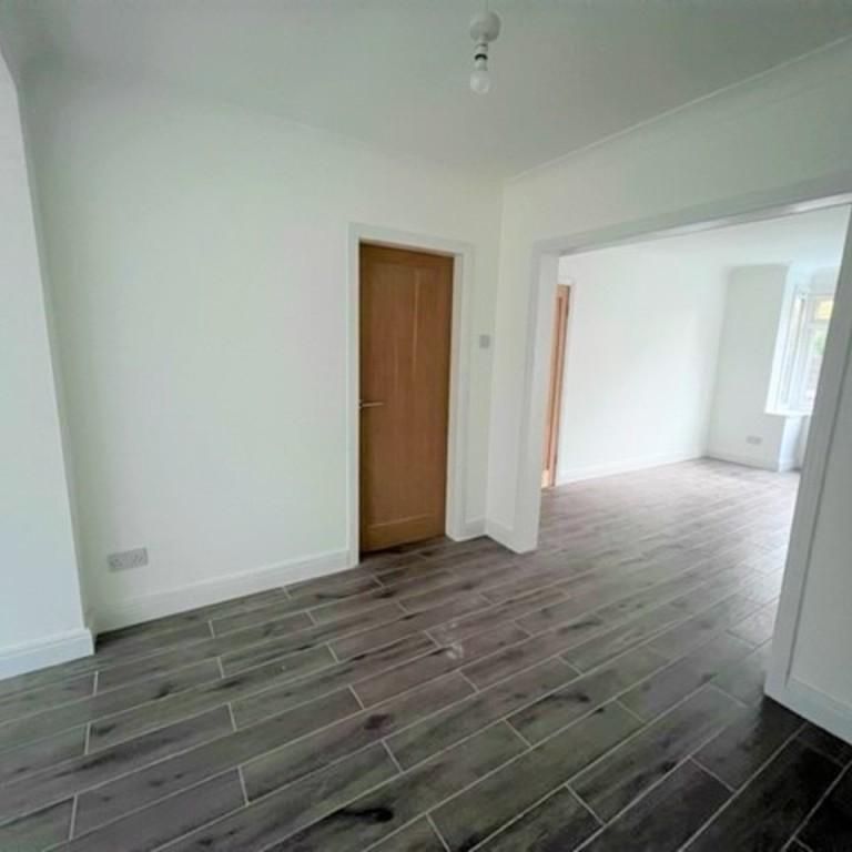 4 bedroom detached house to rent - Photo 1