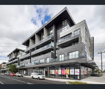 Stylish 2 Bedroom Apartment-Very close to train. - Photo 3