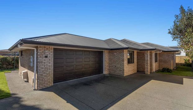 Brick Beauty - Photo 1