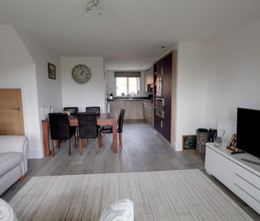 4 bedroom semi-detached house to rent - Photo 2