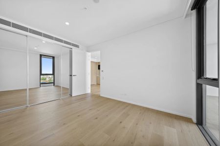 THE BOND Lvl 5: Oversized One bedroom apartment with spacious balcony - Photo 2