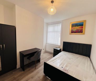 Room in a Shared House, Brocklehurst St, M9 - Photo 2