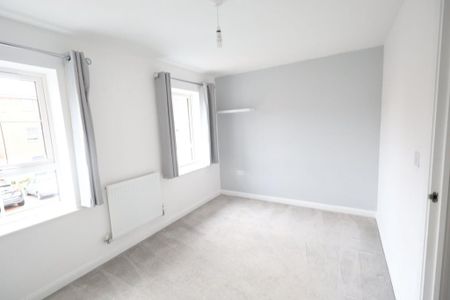 2 bedroom end of terrace house to rent - Photo 2