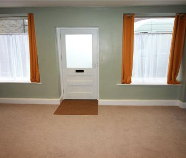 2 bedroom end of terrace house to rent - Photo 1