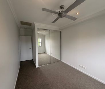 Modern Three-Storey Family Living in the Heart of Hope Island - Photo 6