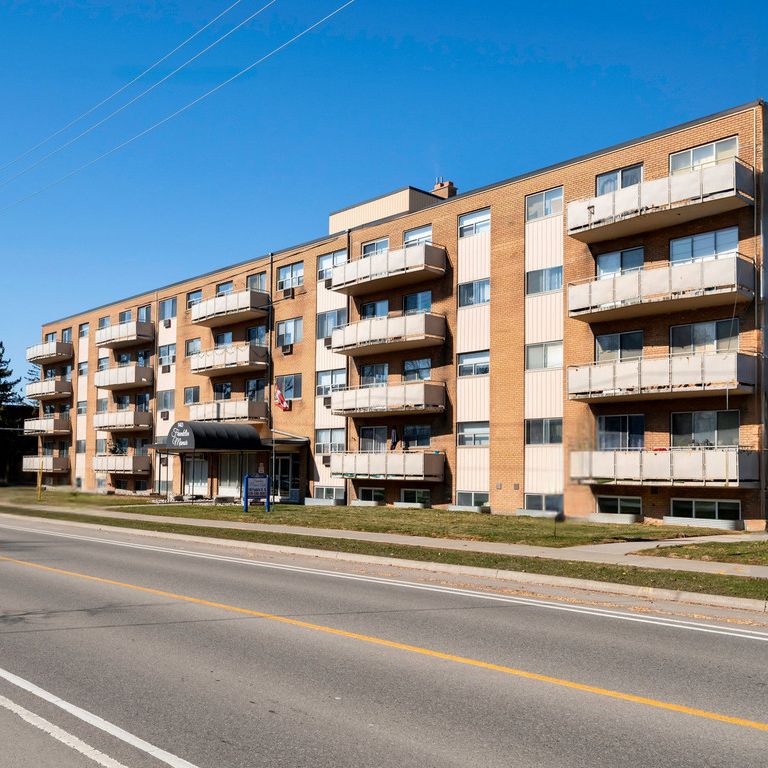 Franklin Manor Apartments - PARKING SPACE, WATER & HEAT INCLUDED, HYDRO EXTRA - Photo 1