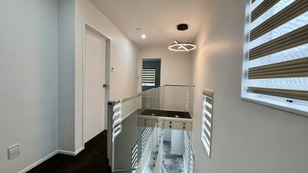 Modern 4-Bedroom, 3-Bathroom Townhouse in Mangere - Photo 2