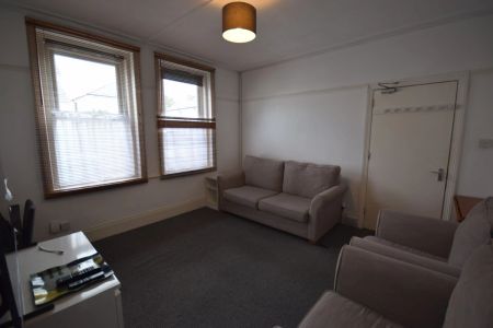 To Rent Southcote Road, Lansdowne, Bournemouth, BH1 £2,475 pcm Tenancy Info - Photo 5